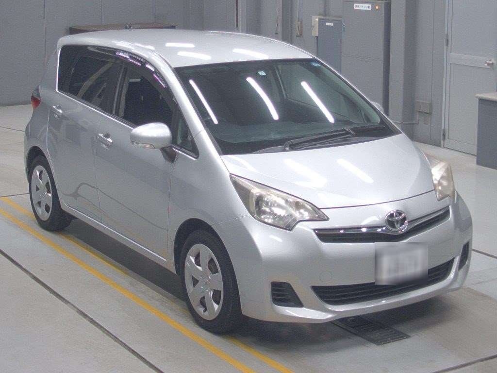 Toyota Ractis 2011 1